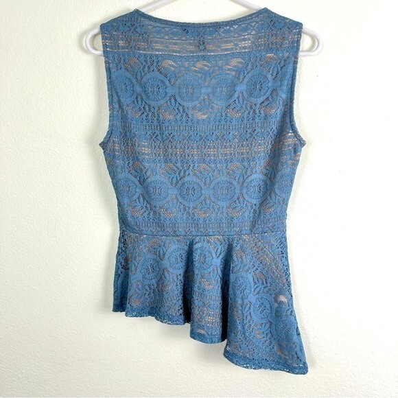 BCBGMaxazria “Avalon” Style Blue Lace Asymmetrical Top- Size XSmall - Picture 4 of 6